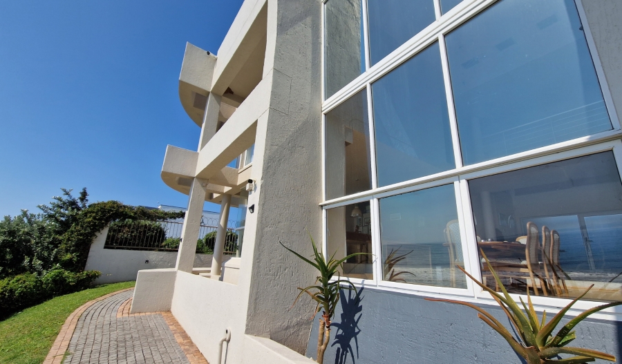 7 Bedroom Property for Sale in Wavecrest Eastern Cape